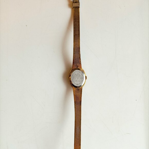 Vintage Timex Diamond Gold Metal Band Ladies Watch Classic Dainty - Picture 2 of 6